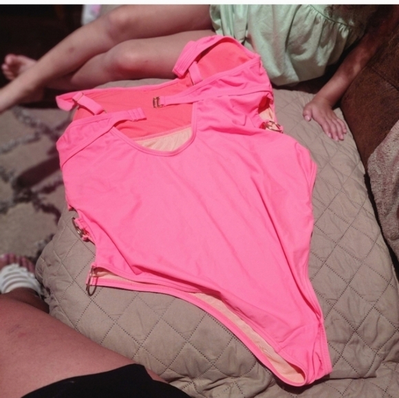 Nwot Fashion to figure size 2 momo one piece swimsuit neon pink - Picture 3 of 4
